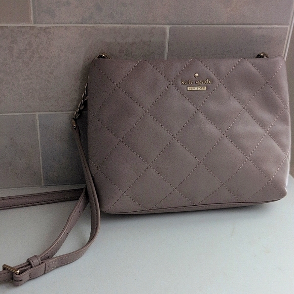 Kate Spade Quilted Leather Gray Crossbody With Gold Hardware. EUC - Picture 5 of 11